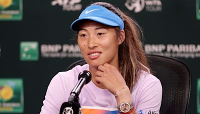 Zheng Qinwen wins in Stuttgart, picks up Lancôme deal alongside world No. 1 Iga Swiatek | Tennis.com