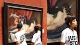 Activistas atacan a "martillazos" al Venus de Velázquez