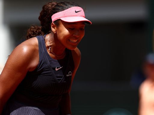 Naomi Osaka sufre para superar primera ronda de Roland Garros