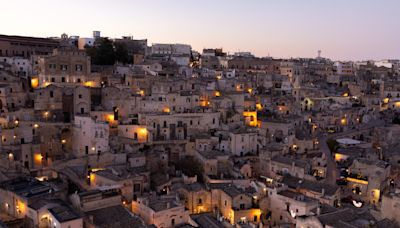 Video of parkour group damaging ancient building in Italy sparks outrage