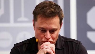 Four Tesla execs walk out on Elon Musk as staff blame 'all the noise'