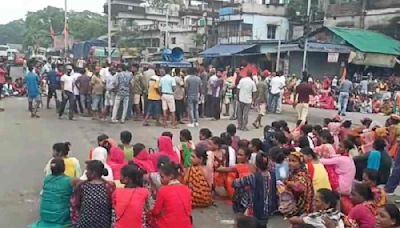 Bonus rate 'bias' bone of contention for workers: Andrew Yule workers protest ‘payment partiality’ compared to Assam counterparts