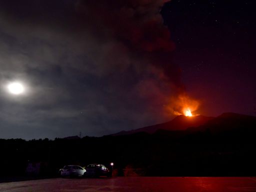 Llueve ceniza sobre Catania y alrededores por la intensa actividad del volcán Etna