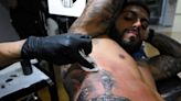 Argentinos lotam estúdios de tatuagens para registrar Messi na pele após título mundial