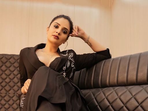 Sreemukhi Personifies A Blend Of Elegance And Grace In All-black Photoshoot - News18