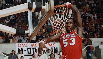 ¿Qué fue de Darryl Dawkins? El 'rompetableros' de la NBA conocido como 'Chocolate Thunder'