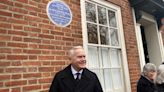 Huw Edwards unveils Blue Plaque to ‘mathematical genius’ Richard Price