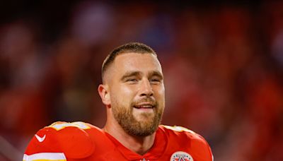 Chiefs star Travis Kelce agrees to 2-year extension to remain in Kansas City