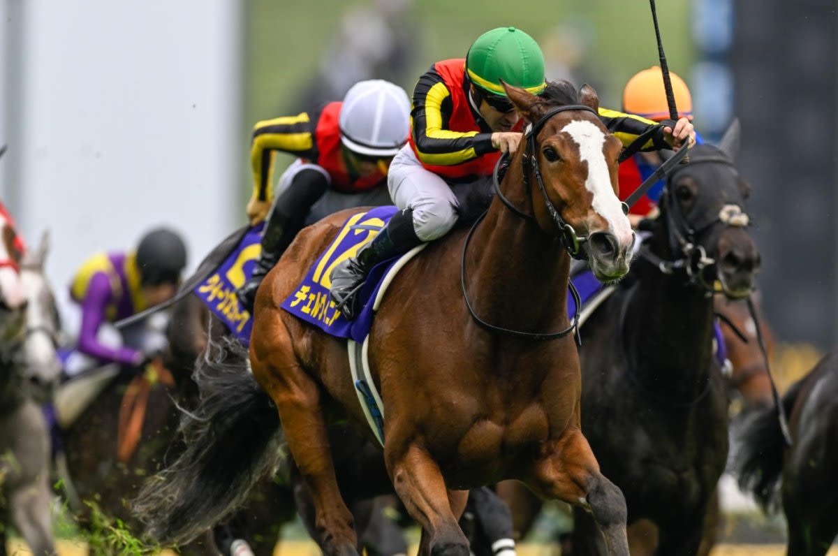 Derby preparations on final approach in England