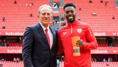 Iñaki Williams recibe el premio a mejor jugador africano de la Liga