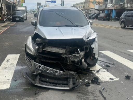 暑假旺季泡湯！機場接送車遭闖燈客運撞毀