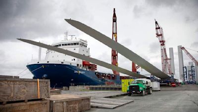 Vineyard Wind turbine blade damaged; fiberglass debris in water south of Nantucket