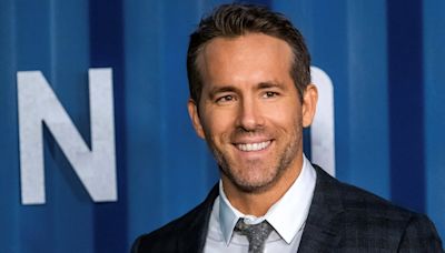 Ryan Reynolds watches movie with Connecticut non-profit