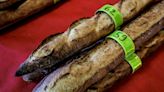 Francia rinde homenaje a la "baguette" con un sello con olor a pan