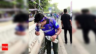 Fans Brave Heat To Catch Ipl Action Live At Eden | Kolkata News - Times of India