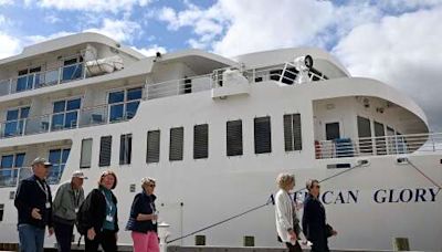 Season's first cruise passengers land in New London