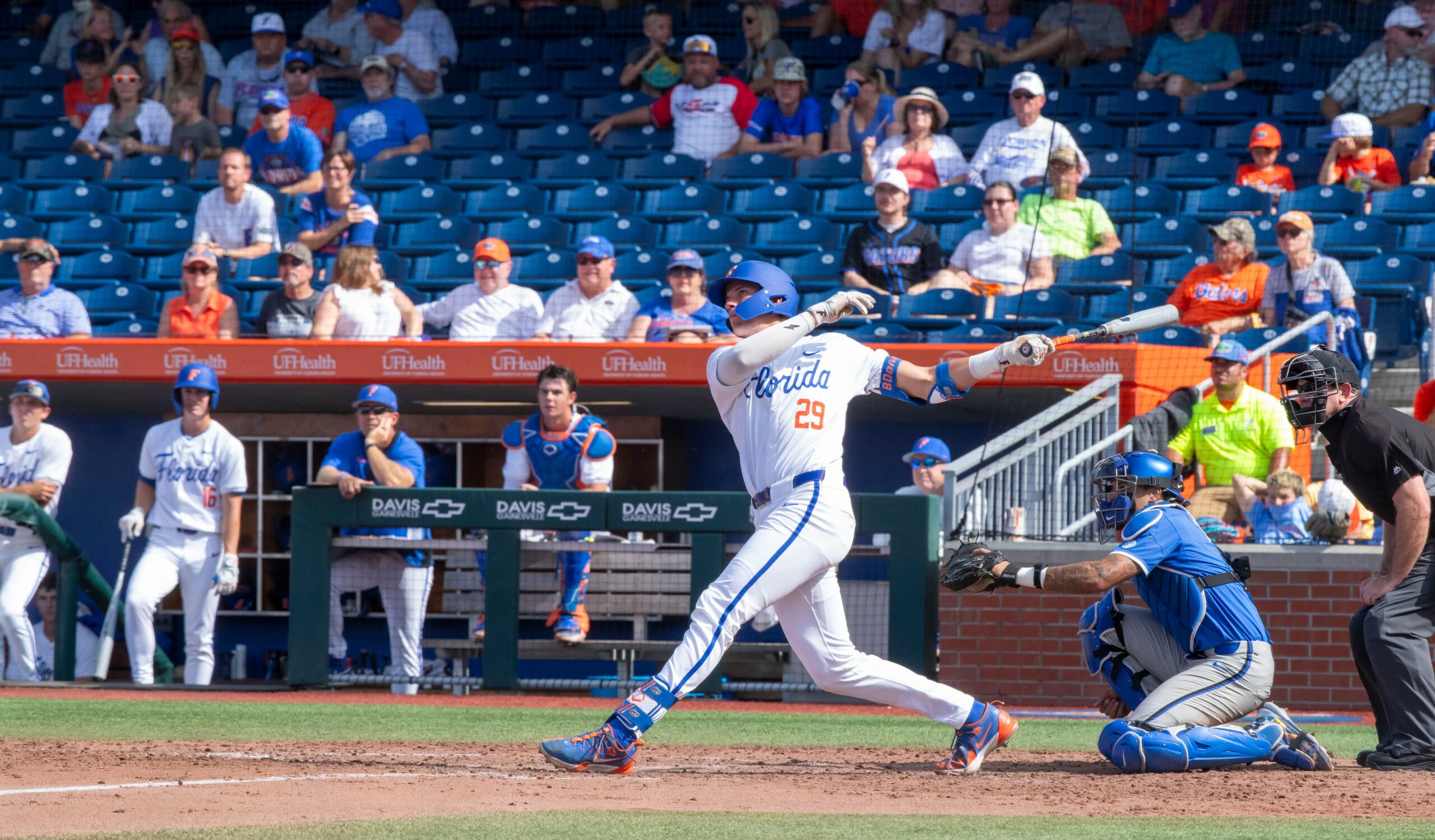 Gators’ bats stay hot, even up weekend series with Kentucky Wildcats