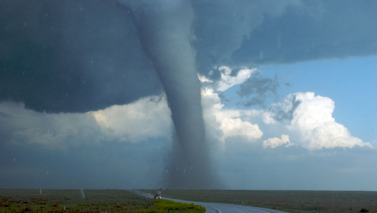 Incredibly Rare Tornado Spinning In “Wrong” Direction Hit Oklahoma, Surprising Meteorologists