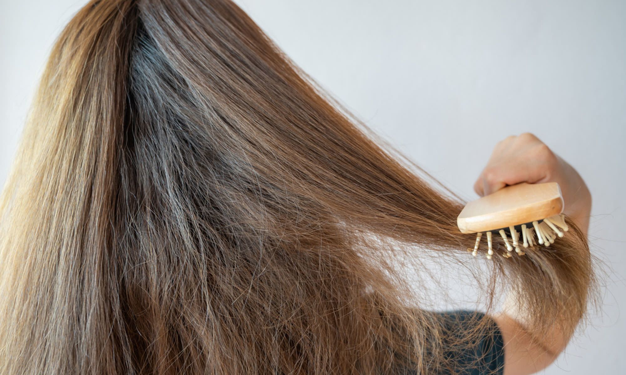 6 Factors That Trigger Frizzy Strands + How To Effortlessly Style Your Hair