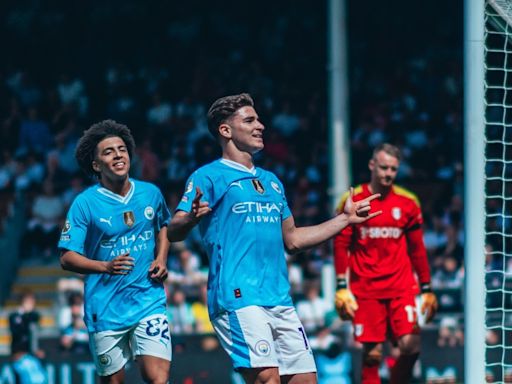 Julián Álvarez cerró la goleada del Manchester City, que se acerca al título en la Premier League