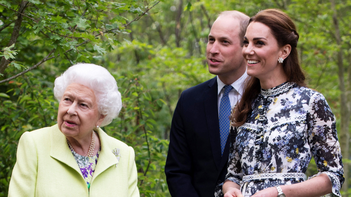 Prince William and Princess Kate Gave the Queen "Immense Comfort" Before Her Death