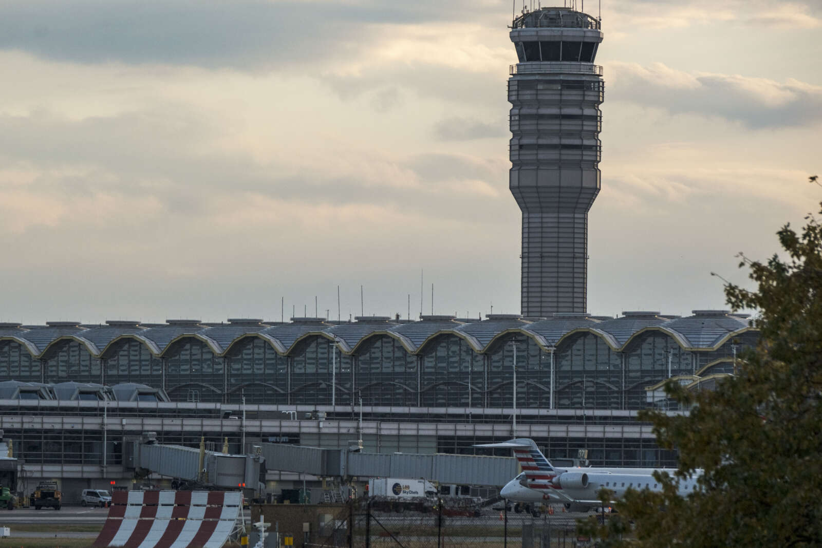 Experts, lawmakers continue to clash over effort to add more flights to DCA | ARLnow.com