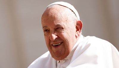 El papa Francisco organiza un "cónclave de comediantes": invita a Jimmy Fallon, 'doña Florinda', Chumel Torres, Liss Pereira y Malena Guinzburg