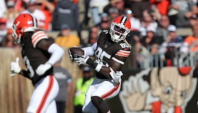 Browns tight end David Njoku 'week to week' with ankle injury after loss vs. Cowboys