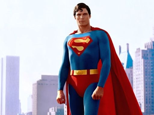 Afinal, por que o Superman usa a cueca por cima da calça?