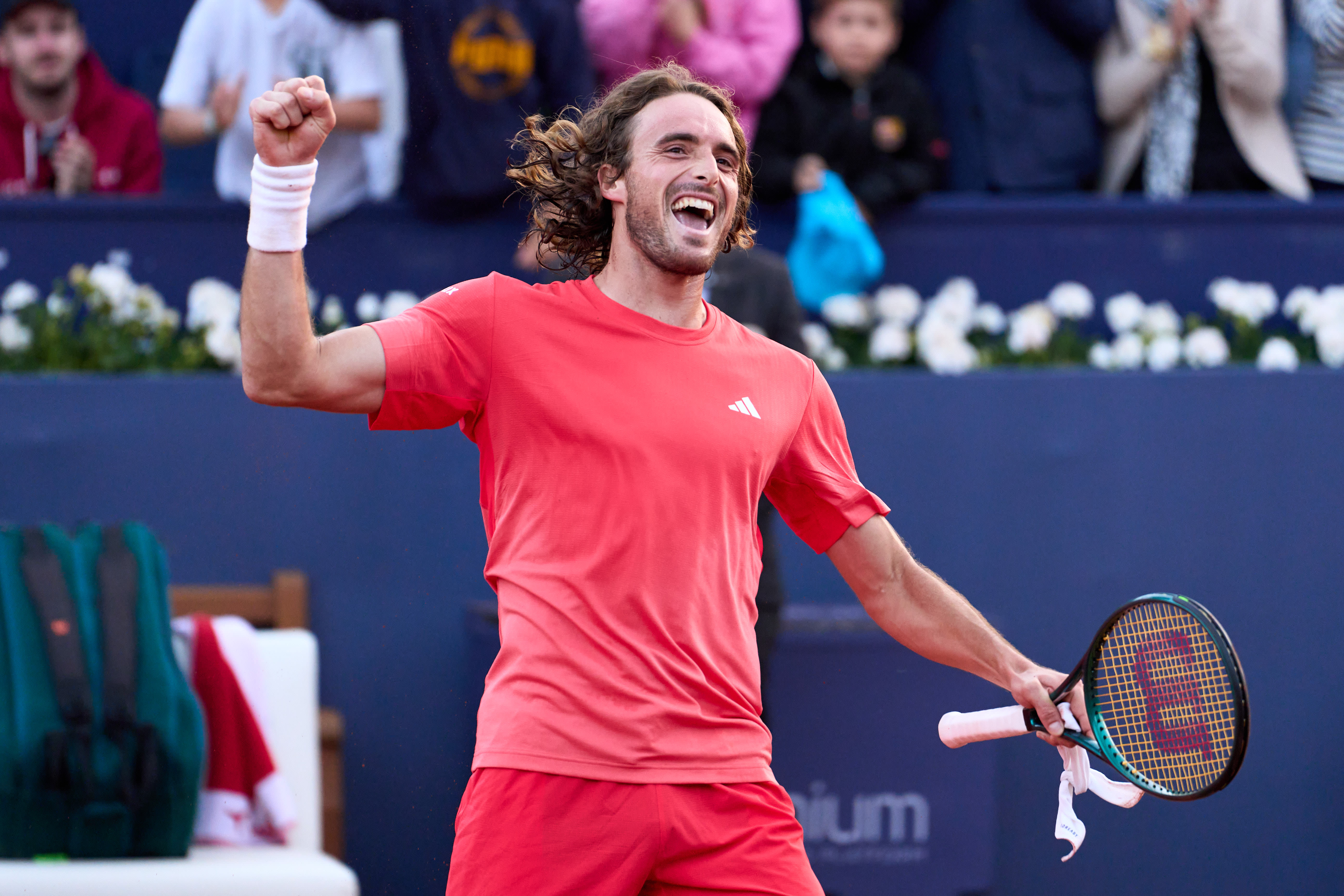 Stefanos Tsitsipas climbs Barcelona "mountain" after saving match points to edge Diaz Acosta | Tennis.com