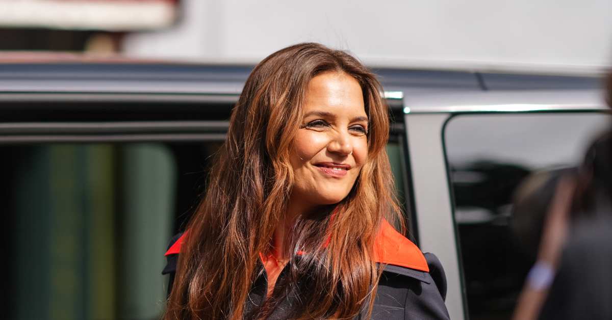 Katie Holmes Deemed a 'Beauty' in Rare Bare-Faced Selfies