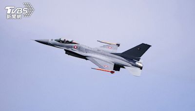 對抗共軍！美軍AI自駕F-16試飛 空軍部長親上「模擬空戰」