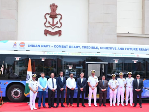 Indian Navy takes leap into green transport with Indian Oil’s Hydrogen fuel cell bus - ET EnergyWorld