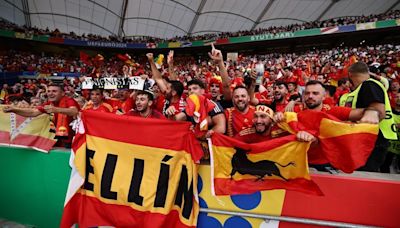 Los aficionados españoles vibran con el triunfo de la selección que le da el pase a semifinales de la Eurocopa