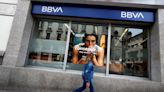 BBVA pide autorización para una oferta hostil por Sabadell