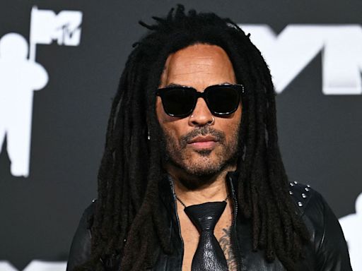 Lenny Kravitz Honors Late Mom Roxie Roker as He Accepts MTV VMAs Win: 'I Dedicate This to Her'