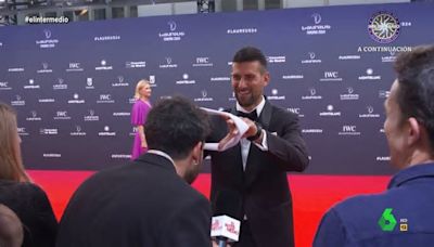 Isma Juárez consigue que Novak Djokovic le firme una cinta: "A ver cuánto vale esto en Wallapop"