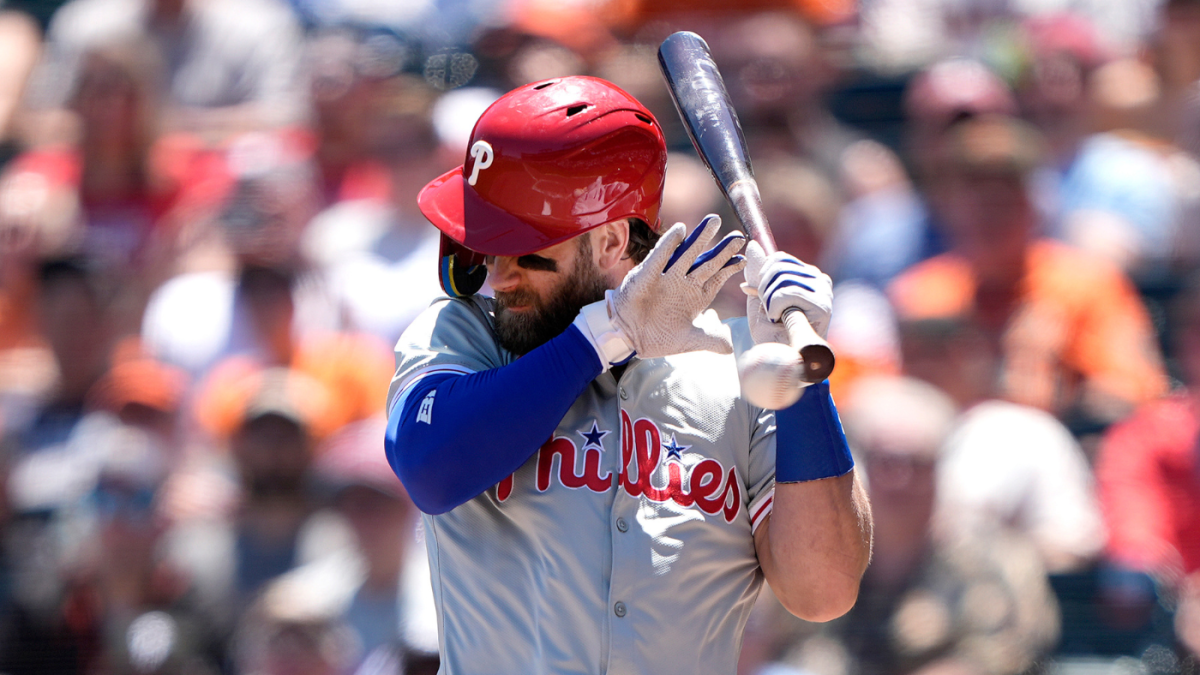 WATCH: Bryce Harper takes exception to inside pitches, leading to benches clearing in Phillies-Giants game