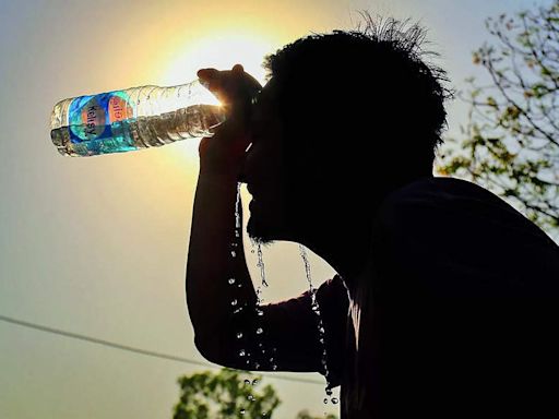 Gurgaon sees 4 heatwave days in a row; wind, rain set to bring mercury down | Gurgaon News - Times of India