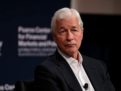 Jamie Dimon is bothered by federal employees not working in their D.C. offices 5 days a week