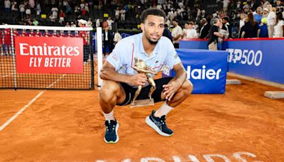 Fils stuns Zverev in Hamburg final