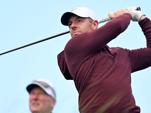 Late surge leaves McIlroy in the mix at Irish Open