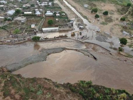 Aguas torrenciales desbordan el canal del río Masacre, en Haití