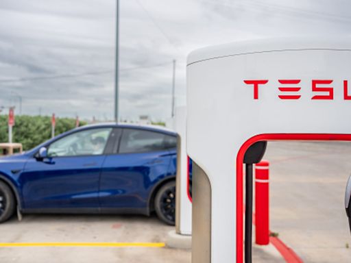 U.S. seeks records from Tesla in power steering loss probe