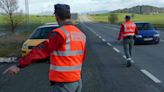 Se da a la fuga un conductor sin seguro ni ITV, con un cuchillo, positivo en alcohol y con un menor a bordo