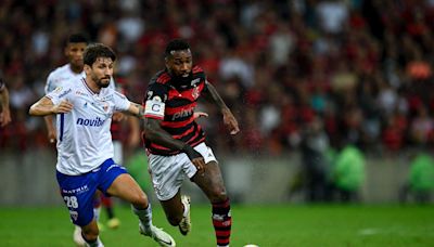 Flamengo é surpreendido pelo Fortaleza e perde a liderança do Brasileirão