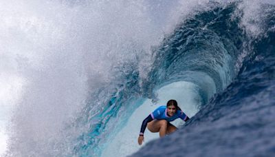 Caroline Marks wins early Thursday, will be in Olympic surfing quarterfinals Thursday night