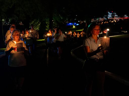 Elvis Week: Fans from around world defy heat to honor the King at Candlelight Vigil