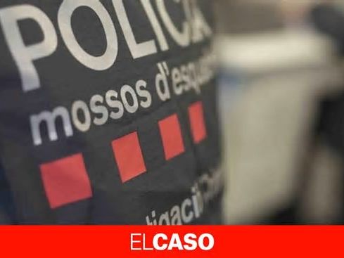 Se atrinchera dentro de su casa después de prenderle fuego en Lleida y ataca a los Mossos que iban a evacuarlo