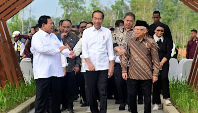 Indonesian president holds the first cabinet meeting in the nation’s unfinished future capital